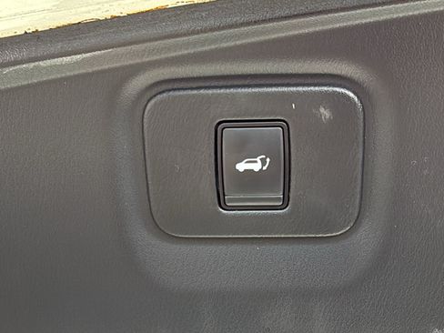 Used 2020 Nissan Pathfinder SL AWD/4WD image 26