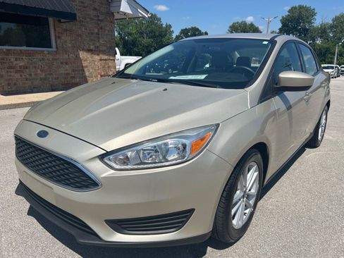 Used 2018 Ford Focus SE FWD image 1