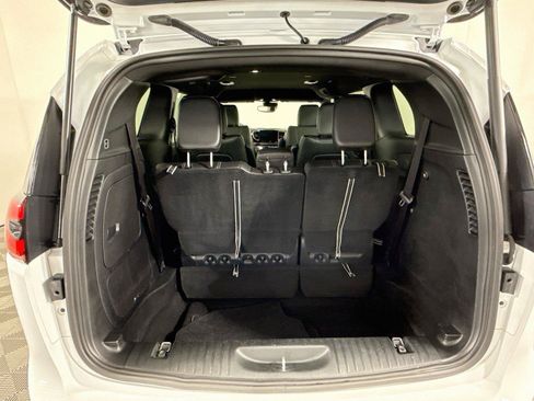 Used 2025 Chrysler Pacifica Select FWD image 18
