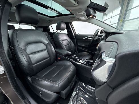 Used 2017 INFINITI QX30 Premium w/ Navigation Package image 13