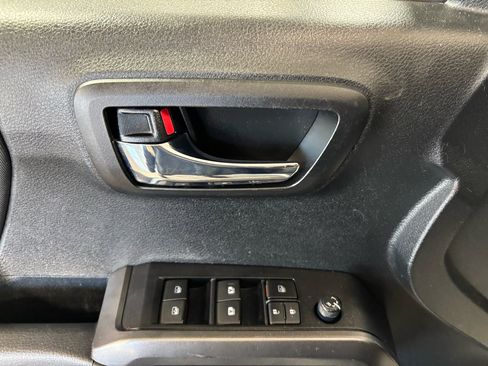 Used 2022 Toyota Tacoma TRD Sport w/ Technology Package image 23