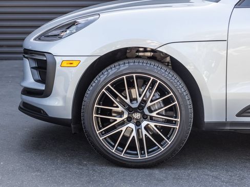 Certified 2024 Porsche Macan AWD/4WD image 11