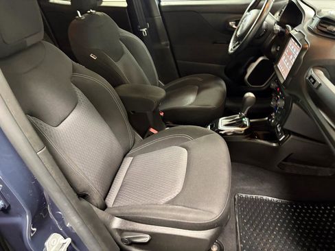 Used 2021 Jeep Renegade Latitude w/ Convenience Group image 12