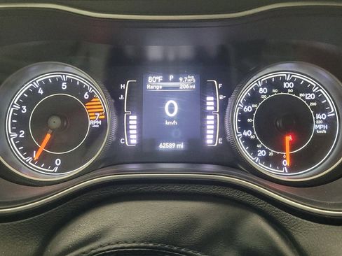 Used 2019 Jeep Cherokee Latitude w/ Popular Appearance Group FWD image 23