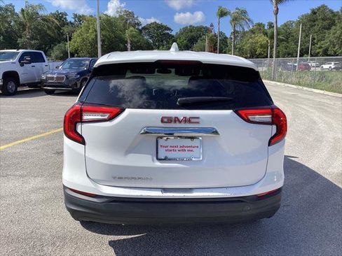 Used 2022 GMC Terrain SLE FWD image 9