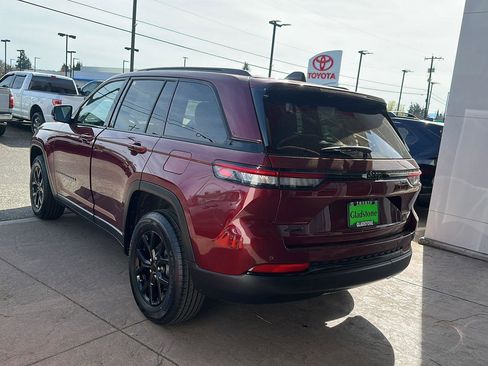 Used 2024 Jeep Grand Cherokee Altitude AWD/4WD image 8