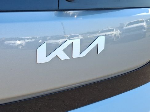 Used 2025 Kia Soul LX w/ LX Technology Package FWD image 29