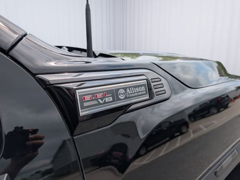 Used 2024 GMC Sierra 2500 AT4 w/ Technology Package AWD/4WD image 10