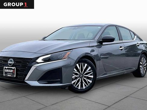 Used 2025 Nissan Altima 2.5 SV FWD image 1