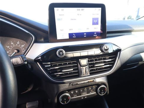 Certified 2022 Ford Escape SE w/ SE Sport Appearance Package image 17