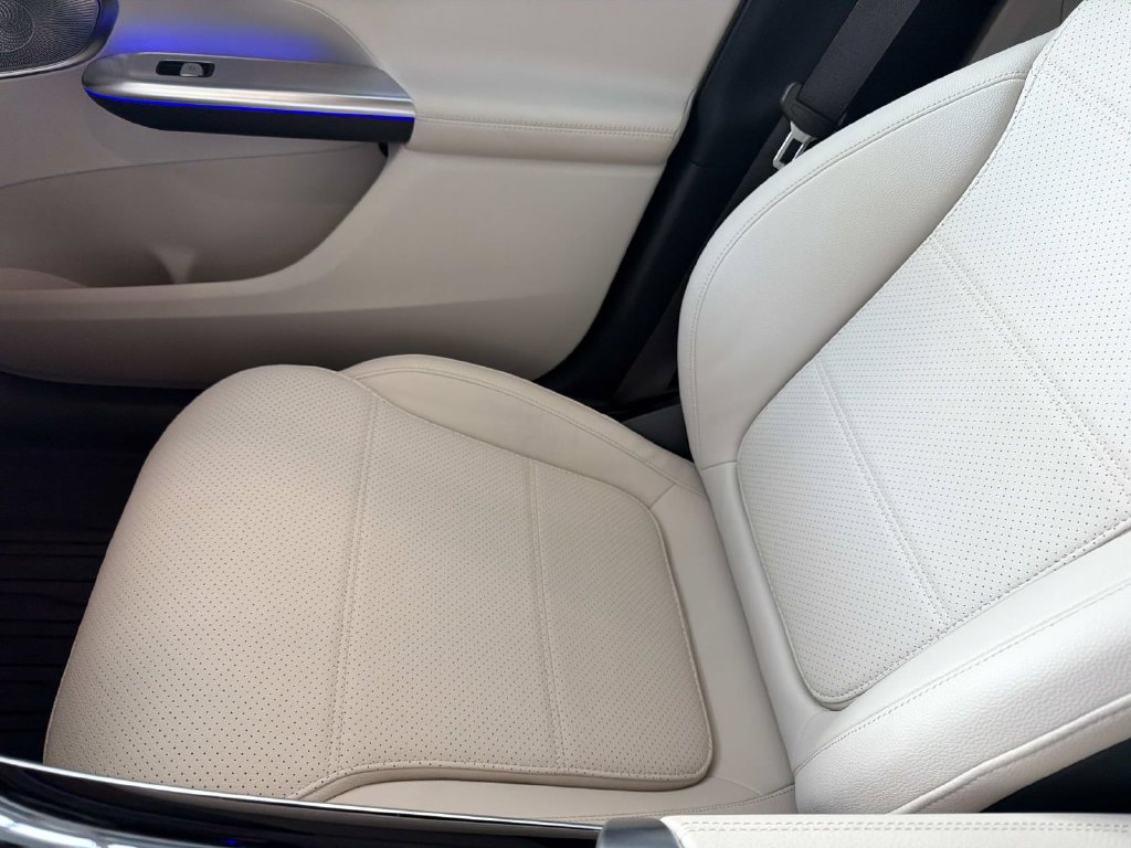 Used 2026 Mercedes-Benz GLC 300 image 16