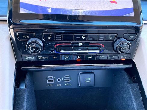 Used 2022 Jeep Grand Cherokee L Limited AWD/4WD image 32