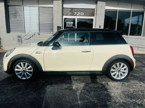 Used 2015 MINI Cooper S w/ Park Assistant Package FWD image 9