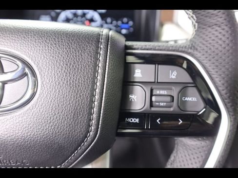 Used 2025 Toyota Sequoia Capstone AWD/4WD image 36