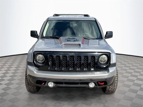 Used 2017 Jeep Patriot Latitude image 2