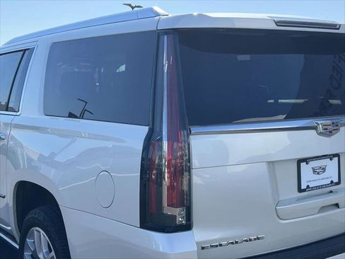 Used 2015 Cadillac Escalade ESV Platinum image 10