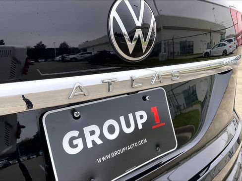 Used 2021 Volkswagen Atlas Cross Sport SE image 28