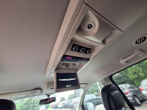 Used 2015 Chrysler Town & Country Touring-L w/ Driver Convenience Group FWD image 28
