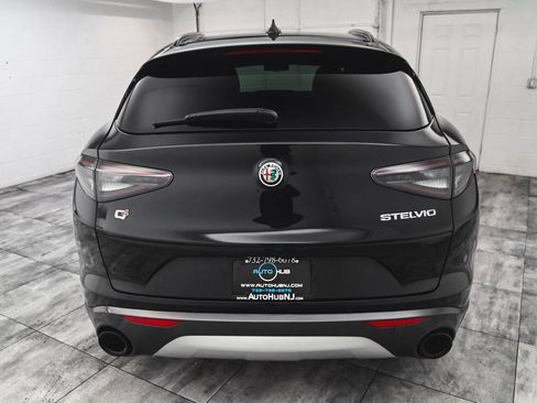 Used 2024 Alfa Romeo Stelvio Ti image 5