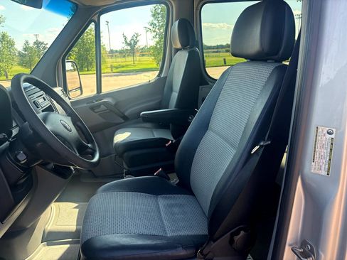 Used 2007 Dodge Sprinter 2500 w/ Cooling Group image 16