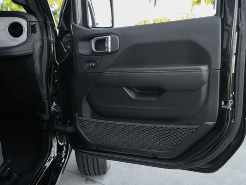 Used 2025 Jeep Wrangler Unlimited Sahara w/ Safety Group image 38