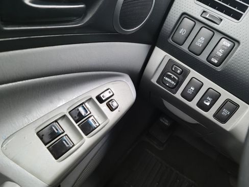 Used 2010 Toyota Tacoma Double Cab V6 4WD image 12