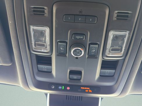 Used 2023 GMC Yukon SLT w/ SLT Premium Package AWD/4WD image 28