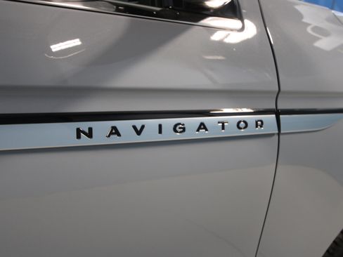 New 2026 Lincoln Navigator Reserve AWD/4WD image 41