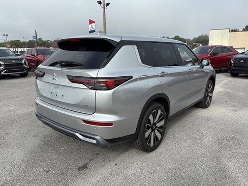 New 2026 Mitsubishi Outlander SE image 6