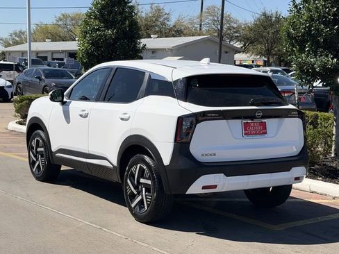 Used 2025 Nissan Kicks SV image 5