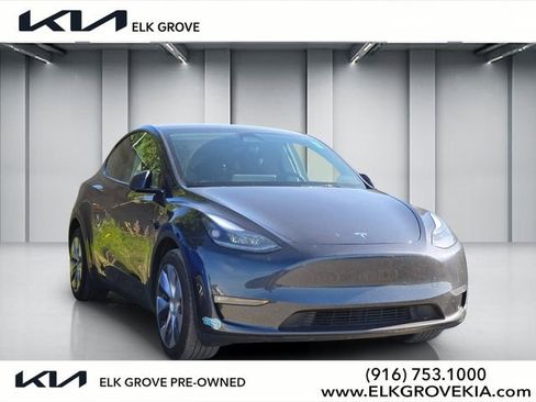 Used 2024 Tesla Model Y Long Range AWD/4WD image 1
