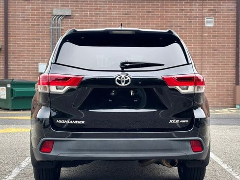 Used 2017 Toyota Highlander XLE AWD/4WD image 5
