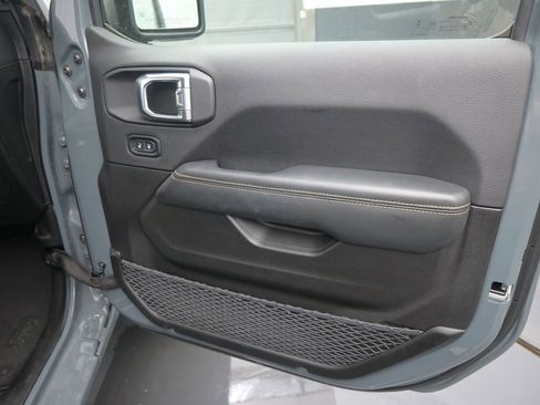 Used 2025 Jeep Wrangler Unlimited Sahara w/ Safety Group AWD/4WD image 35