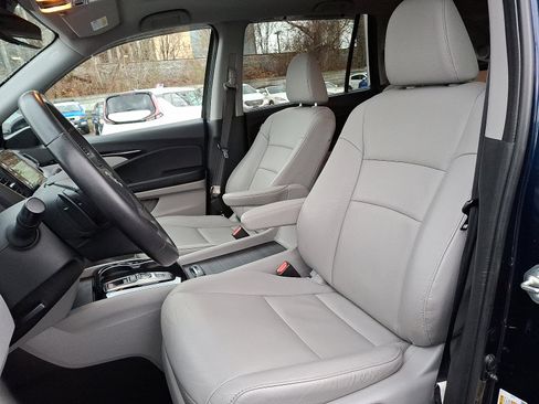 Certified 2020 Honda Pilot Touring image 12