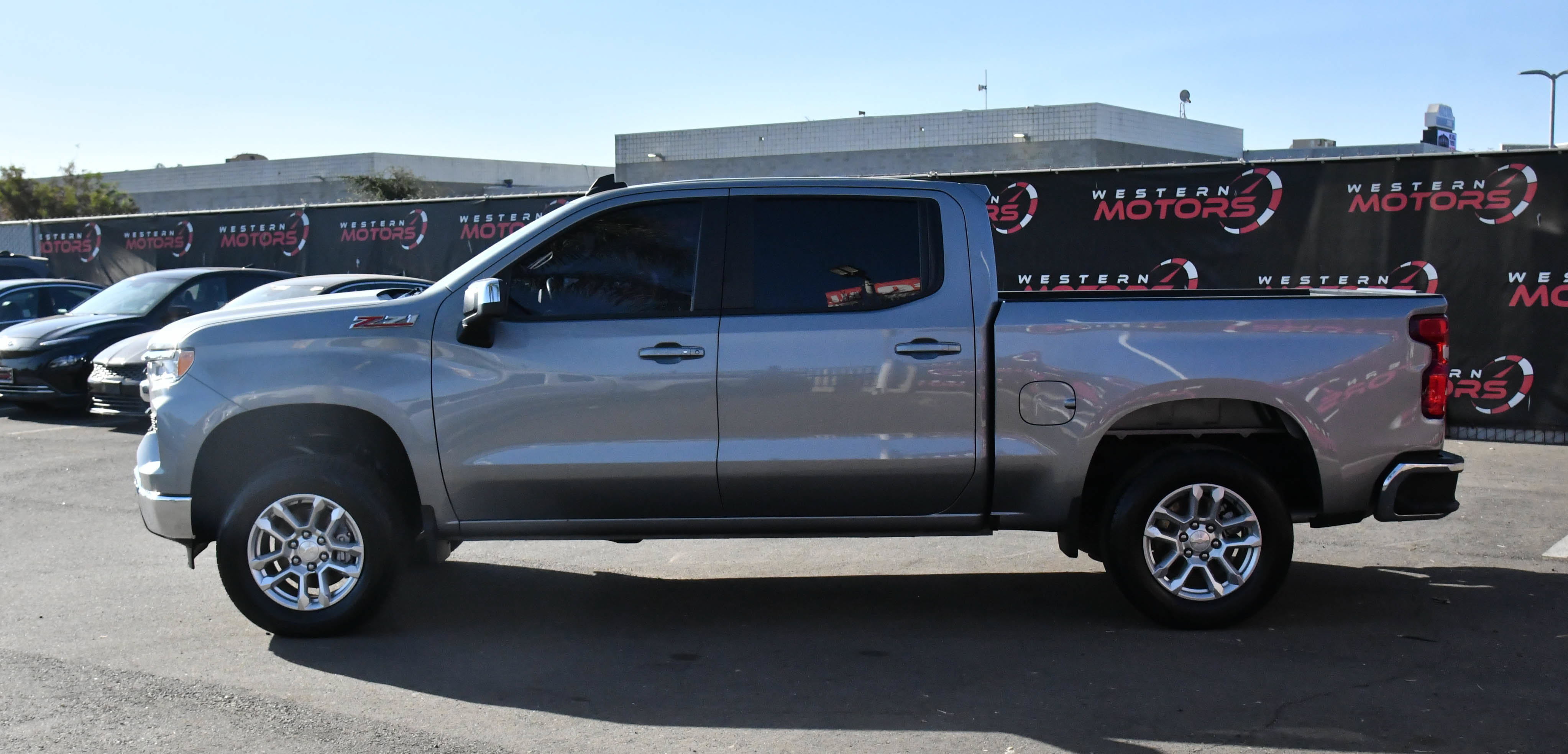 Used 2024 Chevrolet Silverado 1500 LT AWD/4WD image 4
