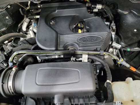 Used 2020 Ford Explorer XLT w/ Equipment Group 202A AWD/4WD image 30