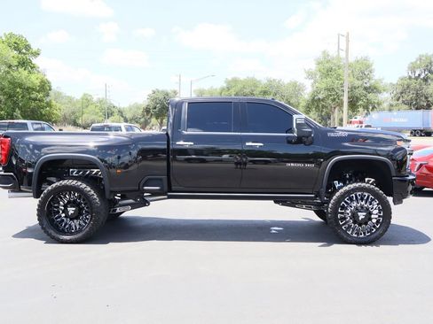Used 2022 Chevrolet Silverado 3500 High Country w/ Technology Package AWD/4WD image 10