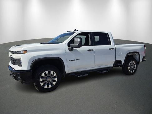 Used 2024 Chevrolet Silverado 2500 Custom w/ Custom Value Package image 3
