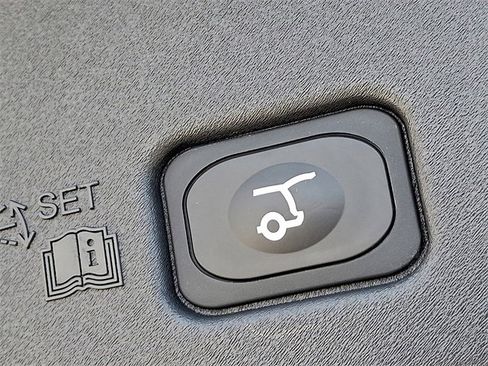 Certified 2025 Lincoln Nautilus Reserve image 28