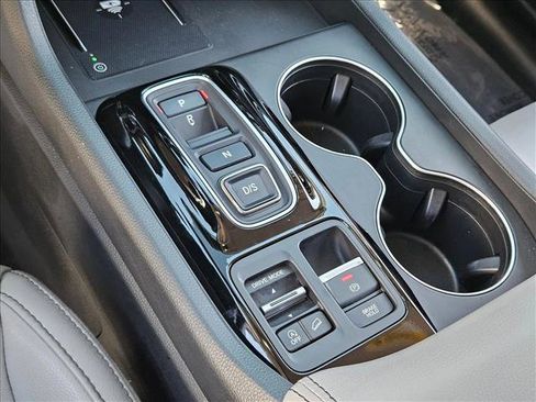 Used 2025 Honda Pilot EX-L image 12