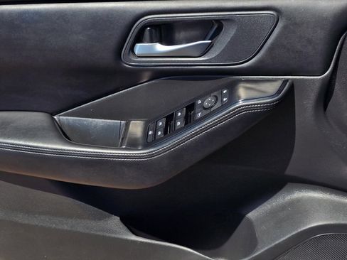 Used 2025 Nissan Rogue SV FWD image 29