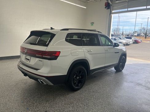 New 2026 Volkswagen Atlas Peak Edition image 8