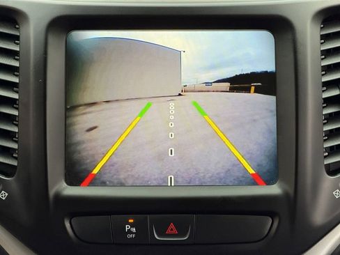 Used 2018 Jeep Cherokee Overland image 12