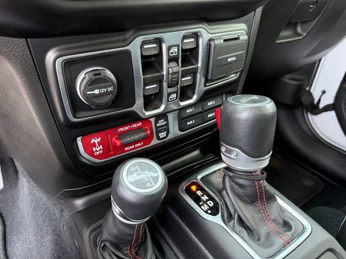Used 2022 Jeep Wrangler Unlimited Rubicon AWD/4WD image 27