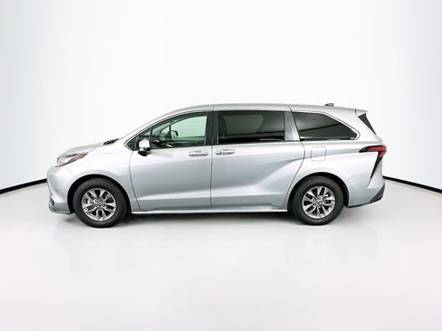 Used 2022 Toyota Sienna LE FWD image 4