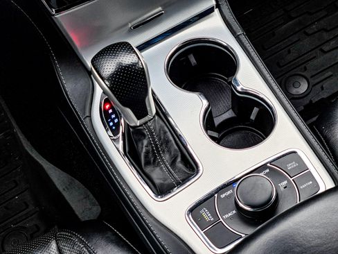 Used 2020 Jeep Grand Cherokee SRT image 22