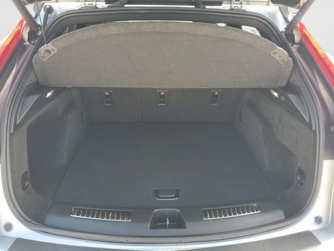Used 2025 Cadillac XT4 Premium Luxury FWD image 9