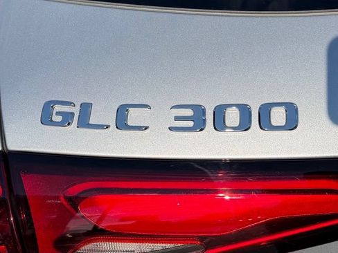 Used 2026 Mercedes-Benz GLC 300 4MATIC image 9