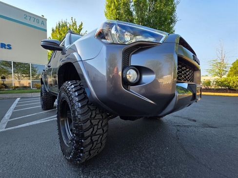 Used 2015 Toyota 4Runner SR5 AWD/4WD image 9