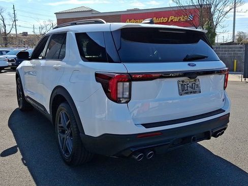 Used 2025 Ford Explorer ST image 4